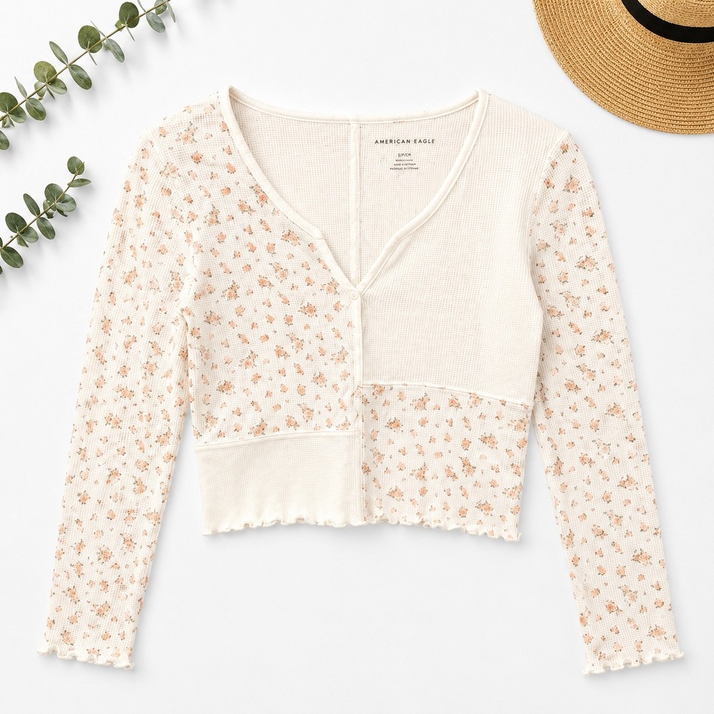 American Eagle Floral Patchwork Thermal Top Cream Cropped V-Neck Small NEW